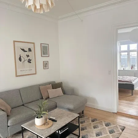 Center With Balcony And Private Parking Apartment *