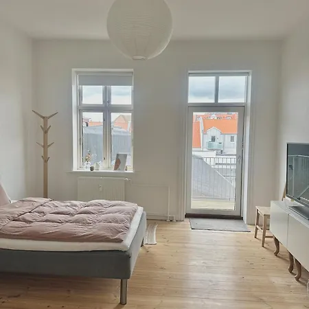 Apartment Center With Balcony And Private Parking *