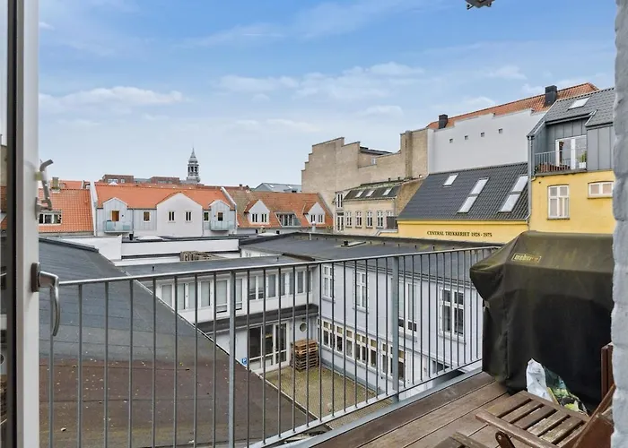 Center With Balcony And Private Parking * Aalborg