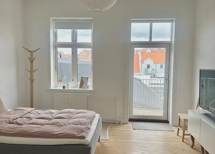 Apartment Center With Balcony And Private Parking *